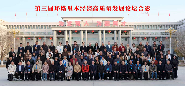 合影.png