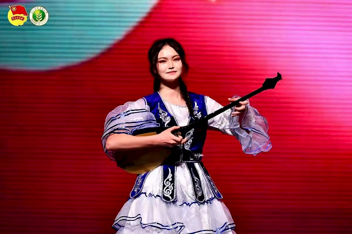 丽娜生活照2.jpg
